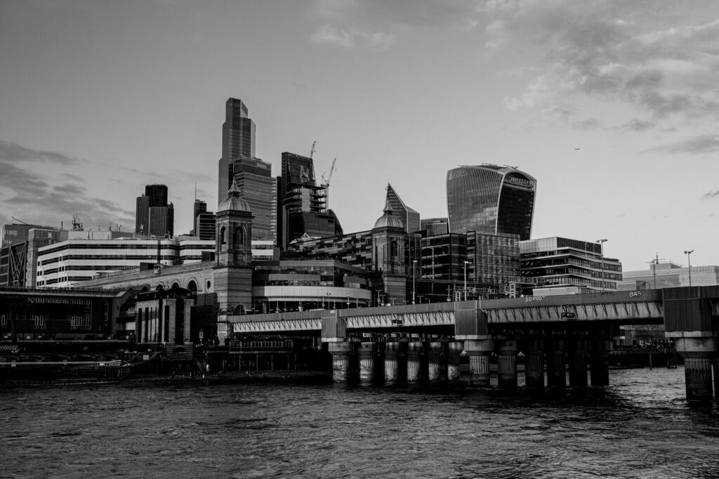 A mesmerizing black and white view of London's iconic skyline along the River Thames